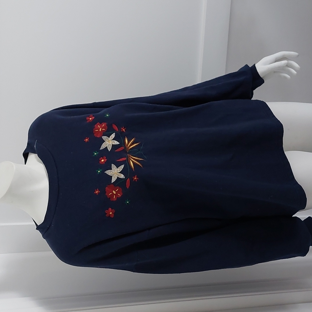 Vintage | cottagecore grandma Navy Embroidered Floral crewneck